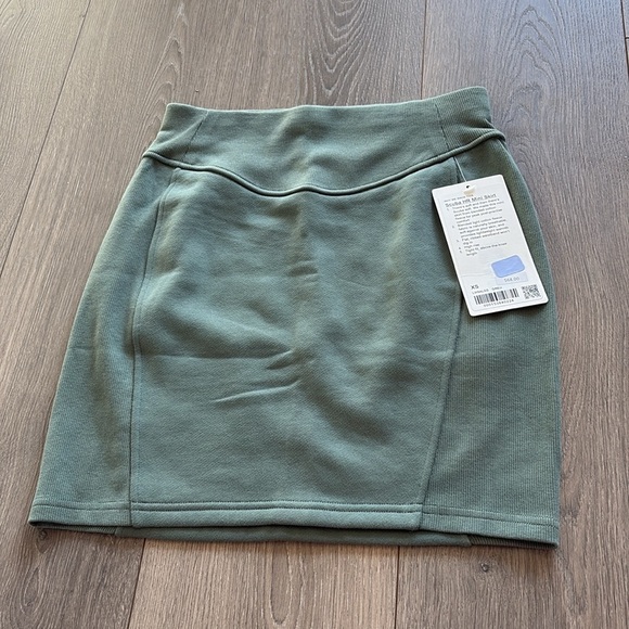 NWT Lululemon Scuba High-Rise Mini Skirt Grey Eucalyptus Size XS - Picture 3 of 10